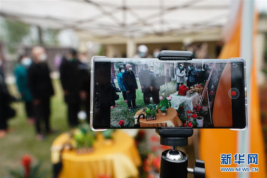 (在習(xí)近平新時(shí)代中國(guó)特色社會(huì)主義思想指引下——新時(shí)代新作為新篇章·習(xí)近平總書(shū)記關(guān)切事·圖文互動(dòng))(10)讓城市更聰明 讓經(jīng)濟(jì)更智慧——各地加快形成數(shù)字新動(dòng)能促經(jīng)濟(jì)社會(huì)行穩(wěn)致遠(yuǎn)