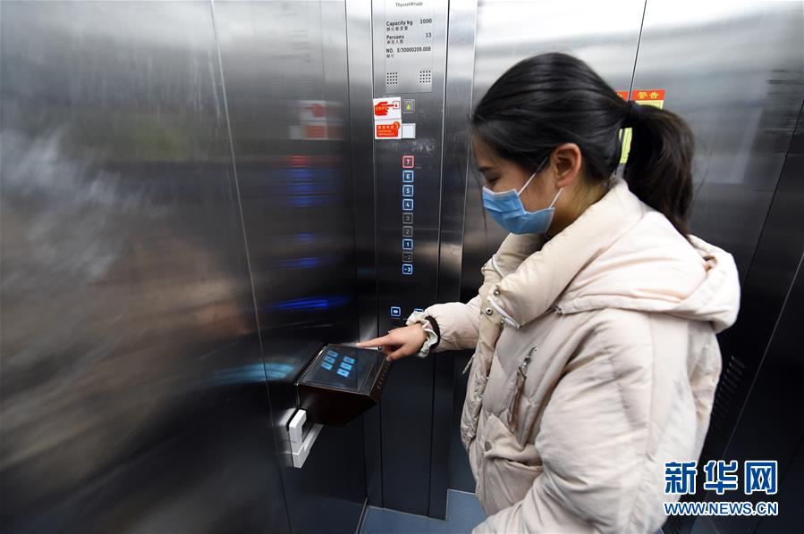 (在習(xí)近平新時(shí)代中國(guó)特色社會(huì)主義思想指引下——新時(shí)代新作為新篇章·習(xí)近平總書(shū)記關(guān)切事·圖文互動(dòng))(12)讓城市更聰明 讓經(jīng)濟(jì)更智慧——各地加快形成數(shù)字新動(dòng)能促經(jīng)濟(jì)社會(huì)行穩(wěn)致遠(yuǎn)