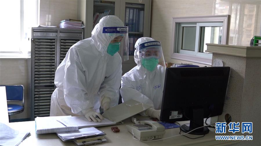 (一線抗疫群英譜·圖文互動(dòng))“像父親一樣去戰(zhàn)斗”——記武警湖北省總隊(duì)醫(yī)院護(hù)師吉利