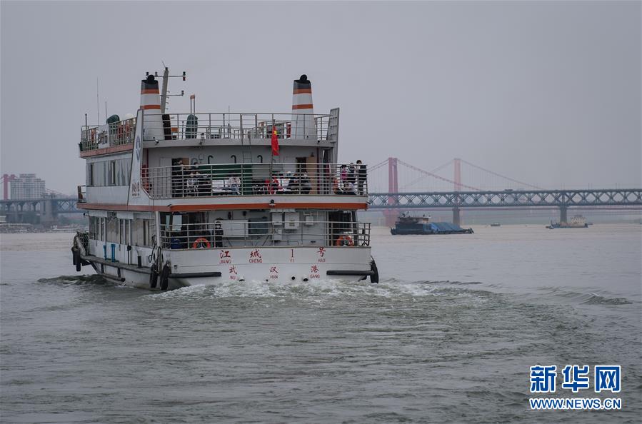 （新華全媒頭條&middot;圖文互動）（13）武漢重啟，不負春天&mdash;&mdash;寫在武漢&ldquo;解封&rdquo;之際