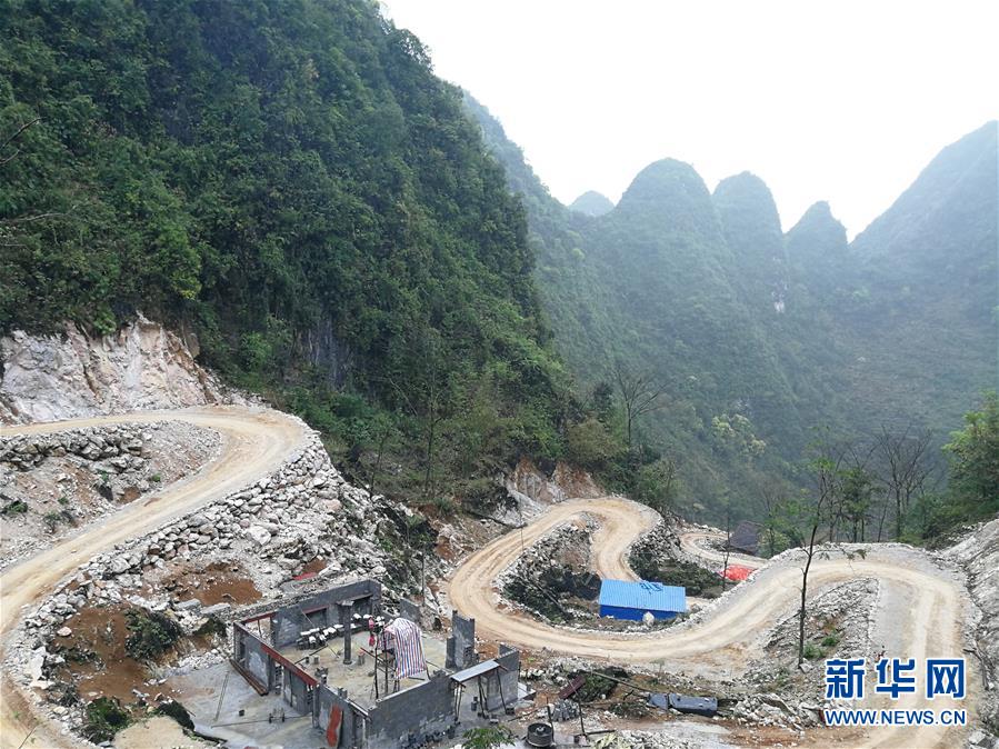 （在習(xí)近平新時代中國特色社會主義思想指引下&mdash;&mdash;新時代新作為新篇章&middot;習(xí)近平總書記關(guān)切事&middot;圖文互動）（7）啃下最后的硬骨頭&mdash;&mdash;脫貧攻堅掛牌督戰(zhàn)進行時