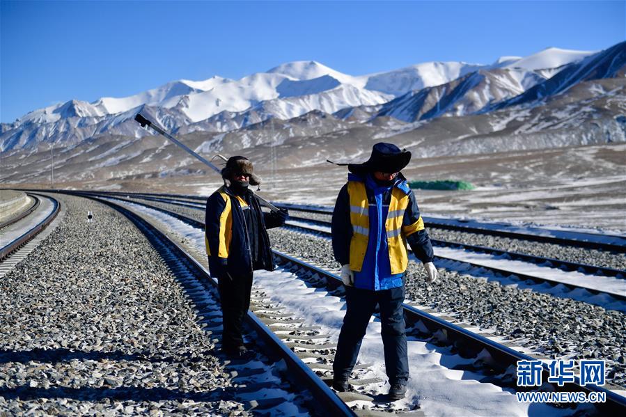 (新華全媒頭條·圖文互動)(7)用腳步和忠誠守護(hù)雪域天路——記青藏鐵路望昆線路車間副主任于本蕃