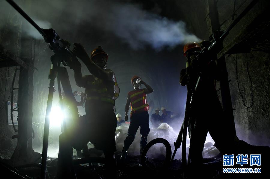 （圖文互動(dòng)）（1）&ldquo;最難掘進(jìn)隧道&rdquo;大柱山隧道貫通