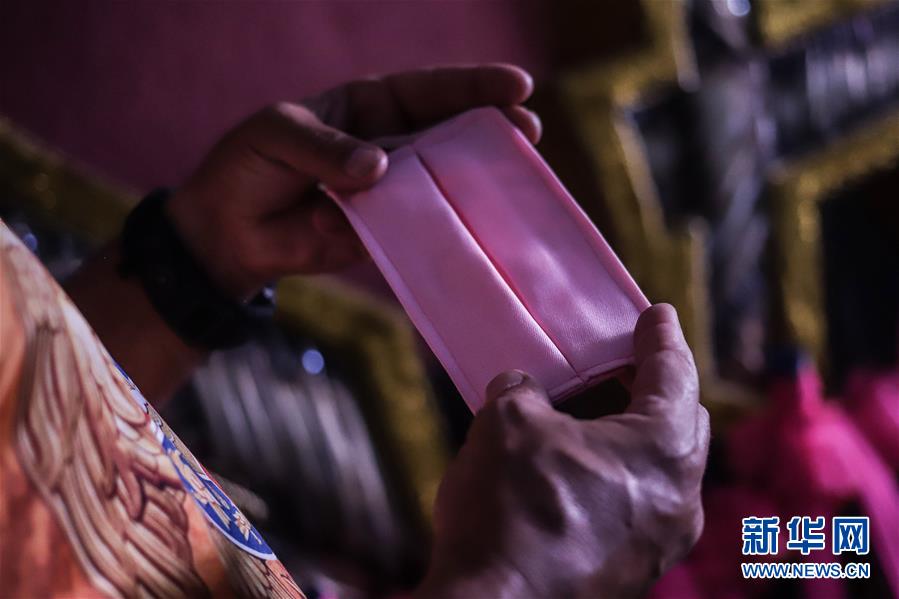 （海外抗疫故事&middot;圖文互動(dòng)）（4）通訊：自制口罩回饋社會&mdash;&mdash;巴西桑巴舞校&ldquo;巧手抗疫&rdquo;