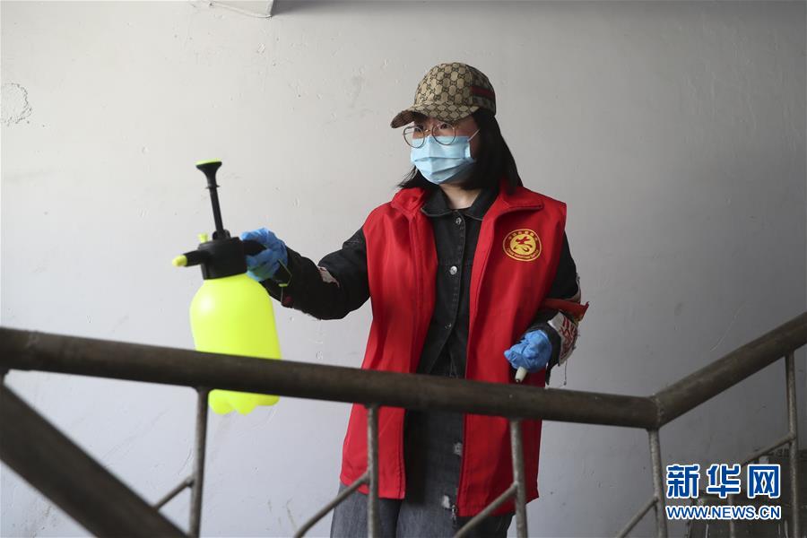 (新華全媒頭條·圖文互動)(11)戰(zhàn)斗在防疫最前沿——來自“五一”國際勞動節(jié)的致敬