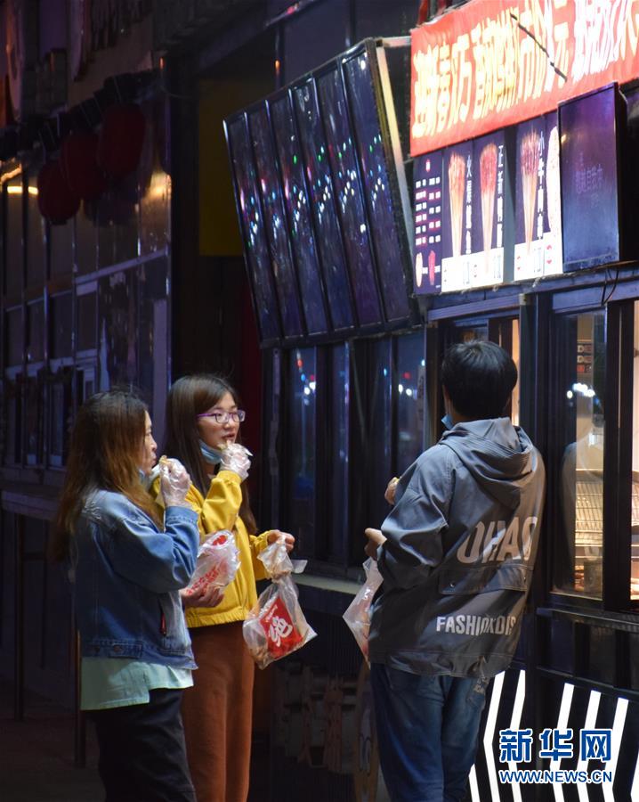 （圖文互動(dòng)）（3）天津：&ldquo;夜經(jīng)濟(jì)&rdquo;為&ldquo;疫&rdquo;后城市帶來(lái)生機(jī)