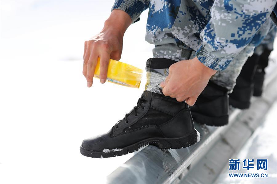 （圖文互動(dòng)）（2）特寫(xiě)：山再高，也要把給養(yǎng)送上去！