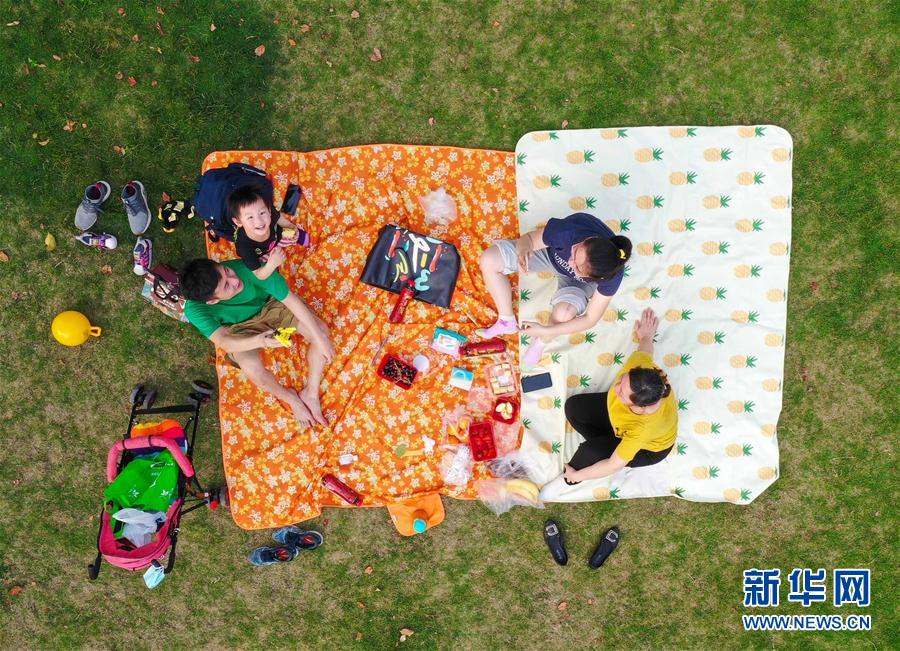 （新華全媒頭條&middot;圖文互動(dòng)）（1）人氣回暖 消費(fèi)復(fù)蘇 健康出行&mdash;&mdash;加長(zhǎng)版&ldquo;五一&rdquo;假期觀察