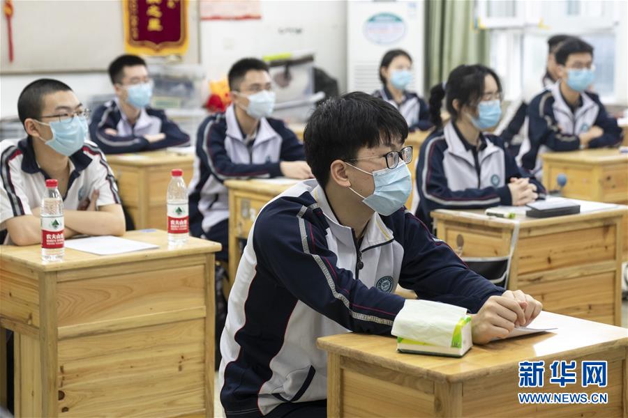 （在習(xí)近平新時(shí)代中國(guó)特色社會(huì)主義思想指引下&mdash;&mdash;新時(shí)代新作為新篇章&middot;習(xí)近平總書記關(guān)切事&middot;圖文互動(dòng)）（3）疫情防控不減壓　復(fù)工復(fù)產(chǎn)正加速&mdash;&mdash;武漢&ldquo;解封&rdquo;滿月觀察