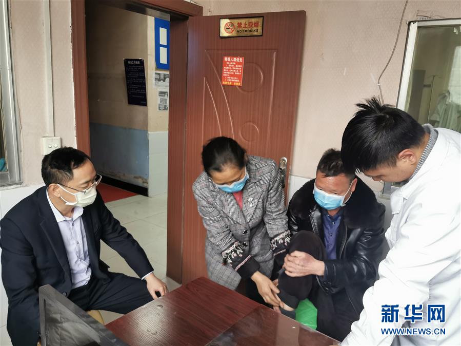 （在習(xí)近平新時(shí)代中國(guó)特色社會(huì)主義思想指引下&mdash;&mdash;新時(shí)代新作為新篇章&middot;習(xí)近平總書記關(guān)切事&middot;圖文互動(dòng)）（8）增強(qiáng)困難群眾對(duì)疫情影響的抵抗力