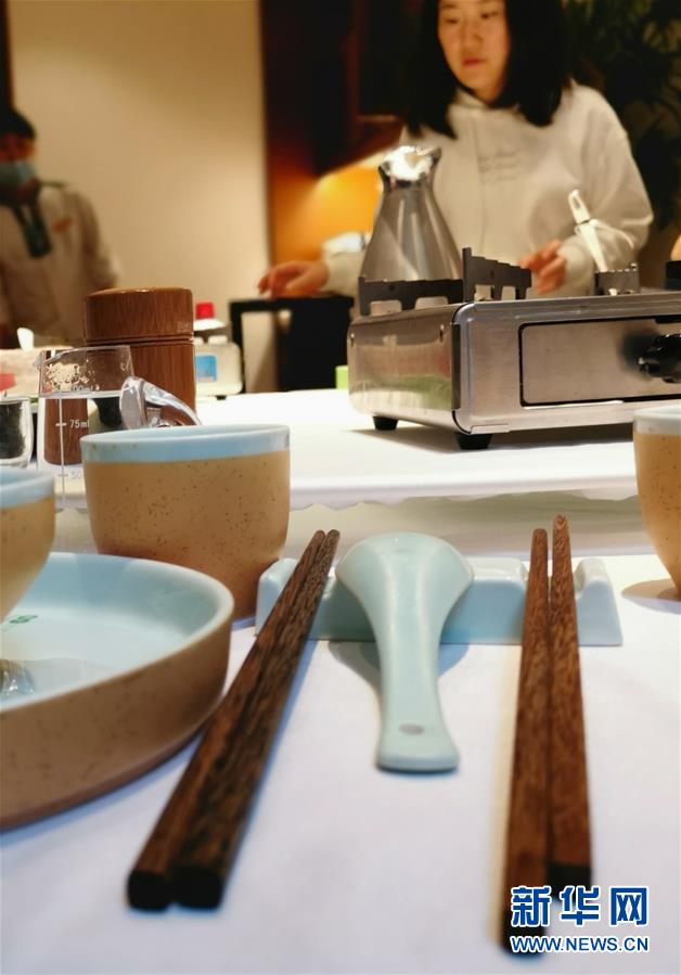 （圖文互動(dòng)）&ldquo;公筷公勺&rdquo;上桌難在哪？&mdash;&mdash;長(zhǎng)沙市部分餐飲場(chǎng)所見(jiàn)聞