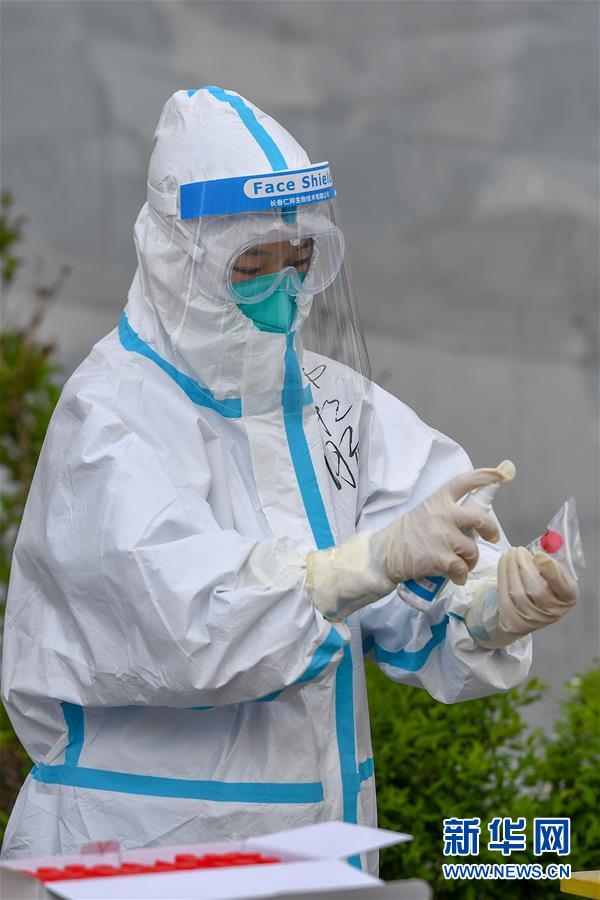 （聚焦疫情防控&middot;圖文互動）（5）吉林省15日新增本地新冠肺炎確診病例2例 當(dāng)?shù)剡M(jìn)一步擴(kuò)大核酸檢測范圍