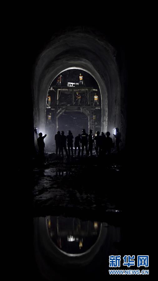 （在習(xí)近平新時(shí)代中國(guó)特色社會(huì)主義思想指引下&mdash;&mdash;新時(shí)代新作為新篇章&middot;習(xí)近平總書記關(guān)切事&middot;圖文互動(dòng)）（7）新機(jī)遇、新引擎&mdash;&mdash;重大工程重大項(xiàng)目建設(shè)新動(dòng)向觀察