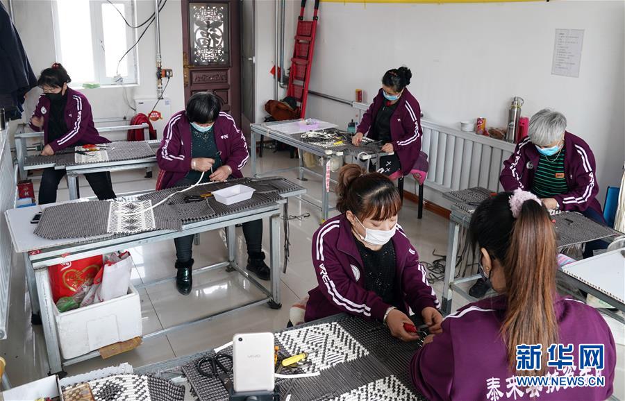 （在習(xí)近平新時(shí)代中國(guó)特色社會(huì)主義思想指引下&mdash;&mdash;新時(shí)代新作為新篇章&middot;習(xí)近平總書記關(guān)切事&middot;圖文互動(dòng)）（2）助你飛翔，擁抱陽(yáng)光&mdash;&mdash;助力殘疾人脫貧攻堅(jiān)故事