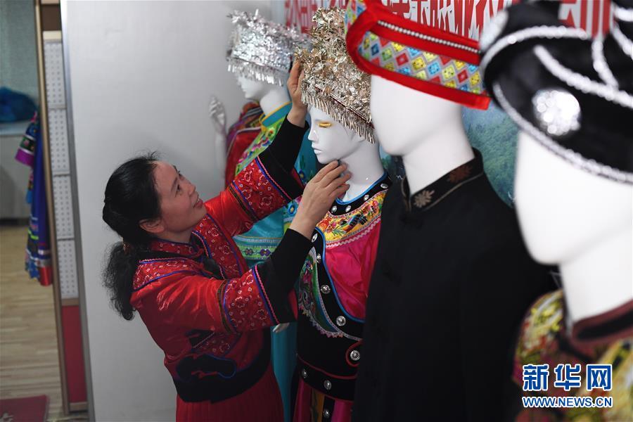 （兩會人物&middot;圖文互動）（5）帶娃、賺錢兩不誤&mdash;&mdash;一位農(nóng)民工代表眼中的脫貧新工作