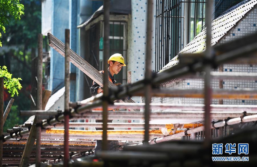 （新華全媒頭條&middot;兩會(huì)精神看落實(shí)&middot;圖文互動(dòng)）（8）努力讓群眾看到變化得到實(shí)惠&mdash;&mdash;落實(shí)全國(guó)兩會(huì)精神持續(xù)保障和改善民生述評(píng)