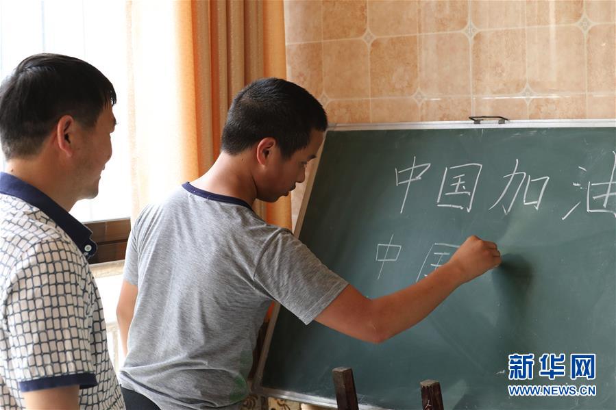 （在習(xí)近平新時(shí)代中國特色社會(huì)主義思想指引下&mdash;&mdash;新時(shí)代新作為新篇章&middot;習(xí)近平總書記關(guān)切事&middot;圖文互動(dòng)）（1）在燦爛的陽光下&mdash;&mdash;少年兒童茁壯成長二三事