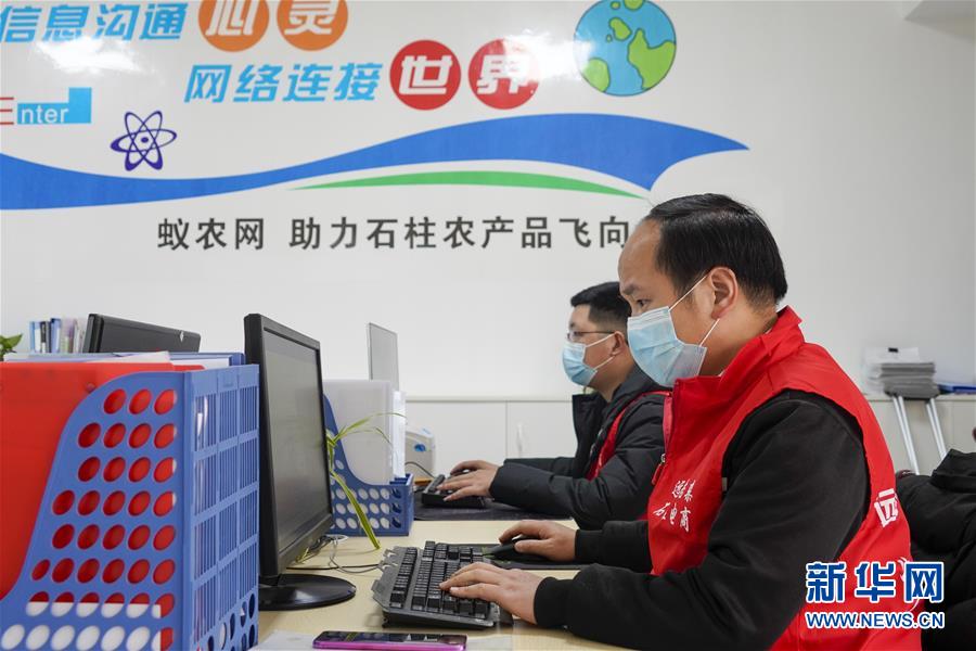 （在習(xí)近平新時代中國特色社會主義思想指引下&mdash;&mdash;新時代新作為新篇章&middot;習(xí)近平總書記關(guān)切事&middot;圖文互動）（2）順勢而為開新局&mdash;&mdash;新就業(yè)形態(tài)發(fā)展觀察