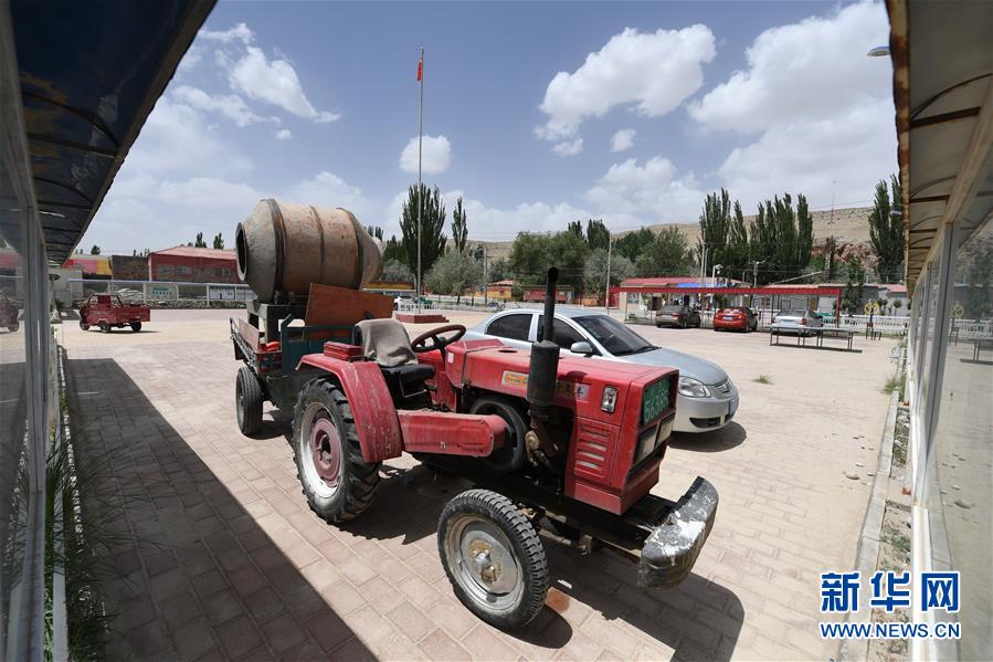 （決戰(zhàn)決勝脫貧攻堅(jiān)&middot;聚焦三區(qū)三州&middot;圖文互動(dòng)）（4）昆侖山村建起停車(chē)場(chǎng)