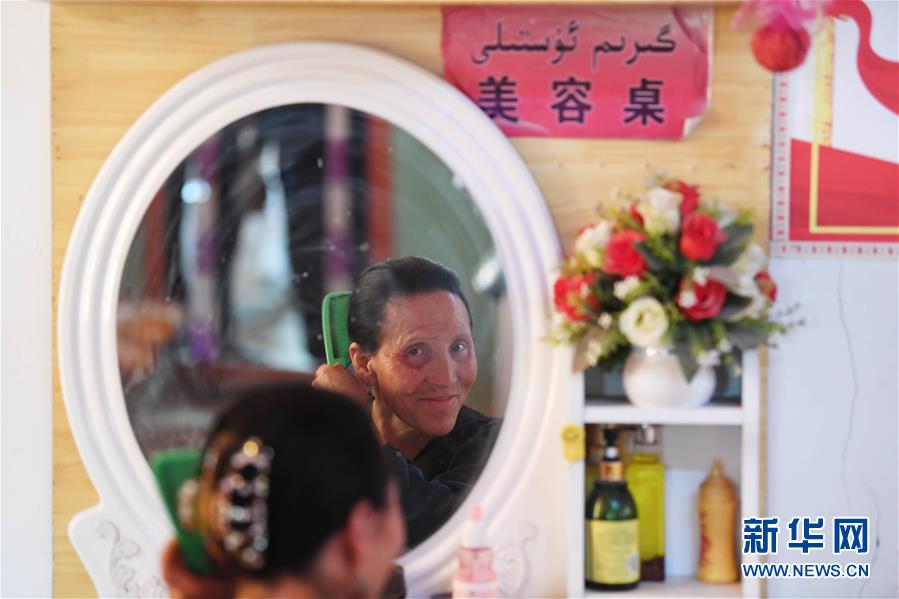 (決戰(zhàn)決勝脫貧攻堅(jiān)·聚焦三區(qū)三州·圖文互動)(3)安居房里的新物件