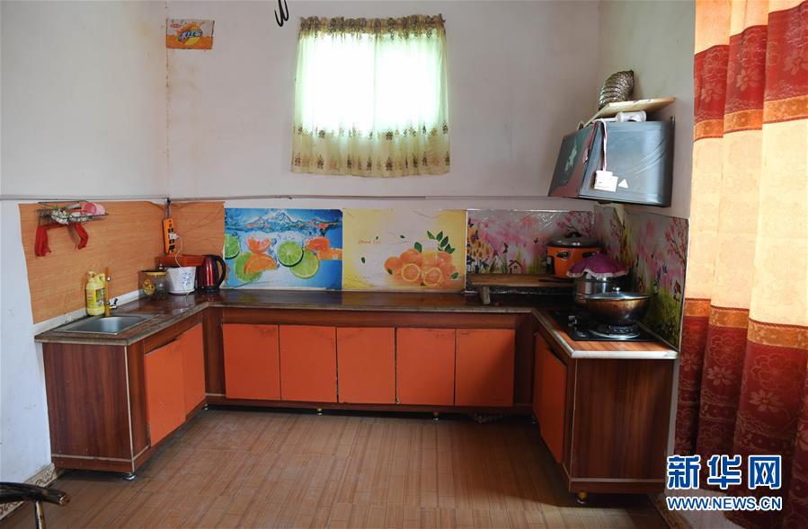 (決戰(zhàn)決勝脫貧攻堅(jiān)·聚焦三區(qū)三州·圖文互動)(5)安居房里的新物件