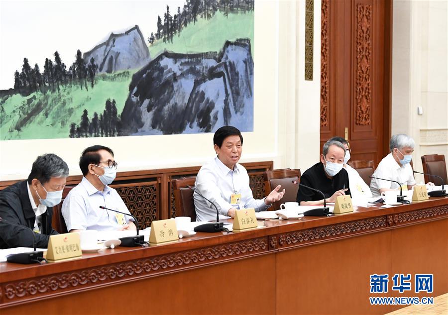 (時政)十三屆全國人大常委會第十九次會議分組審議退役軍人保障法草案等 栗戰(zhàn)書參加審議