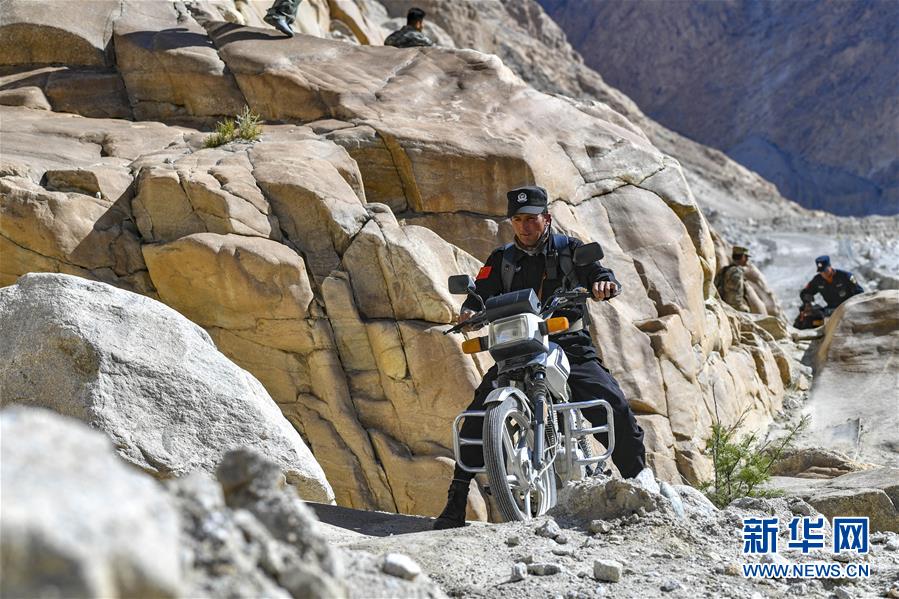 （新華全媒頭條&middot;圖文互動(dòng)）（12）飛吧，&ldquo;帕米爾雄鷹&rdquo;！