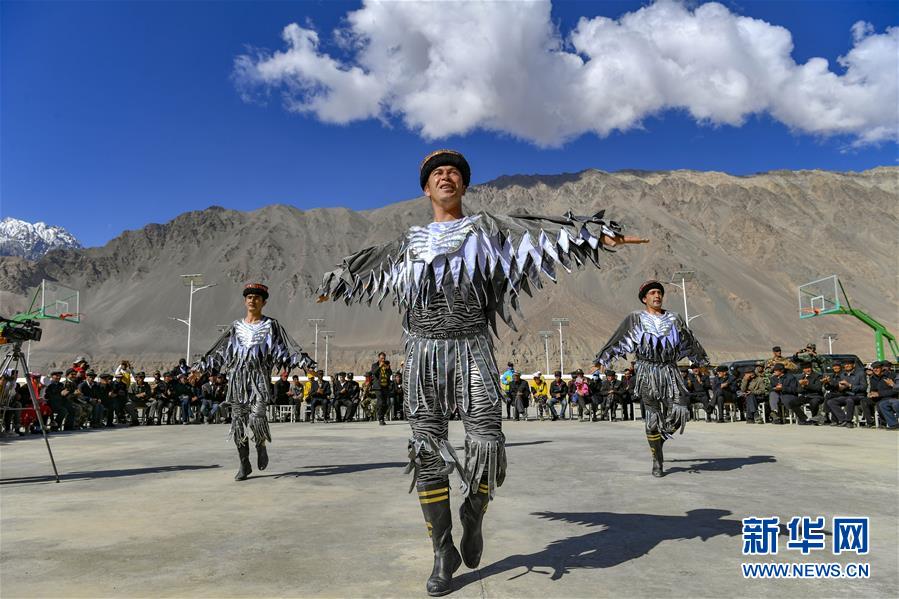 （新華全媒頭條&middot;圖文互動(dòng)）（13）飛吧，&ldquo;帕米爾雄鷹&rdquo;！