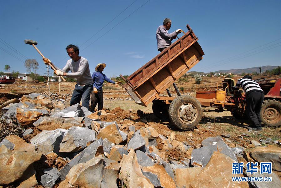 （決戰(zhàn)決勝脫貧攻堅&middot;圖文互動）（2）牛欄江邊&ldquo;尋水記&rdquo;