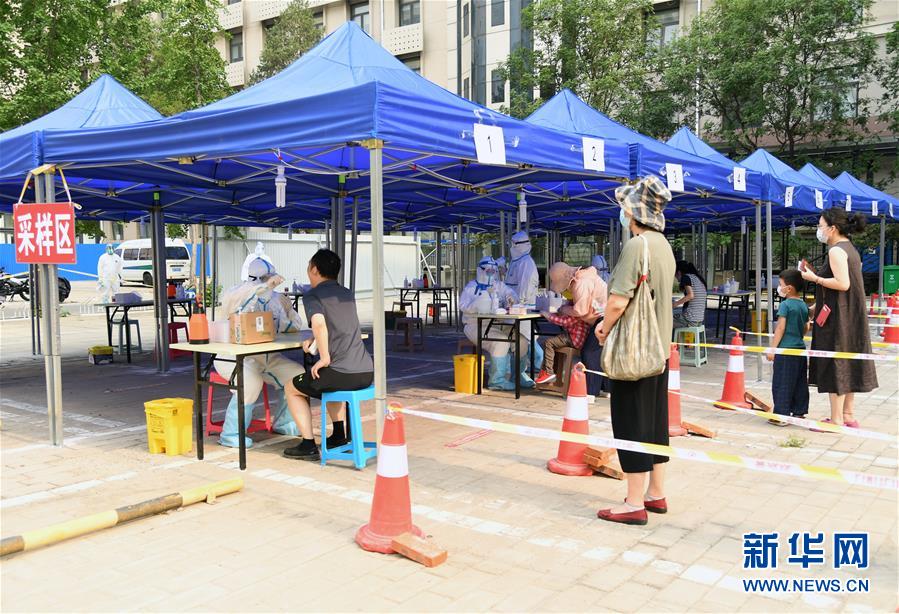 （新華全媒頭條&middot;圖文互動(dòng)）（4）構(gòu)筑守護(hù)城市、守護(hù)生命的堅(jiān)強(qiáng)防線&mdash;&mdash;北京開(kāi)展大規(guī)模核酸檢測(cè)