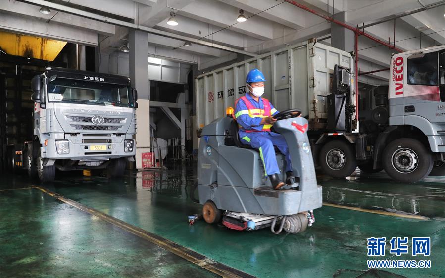 （新華全媒頭條&middot;圖文互動）（4）演繹新時(shí)尚 答好治理卷&mdash;&mdash;上海實(shí)施垃圾分類效果追蹤