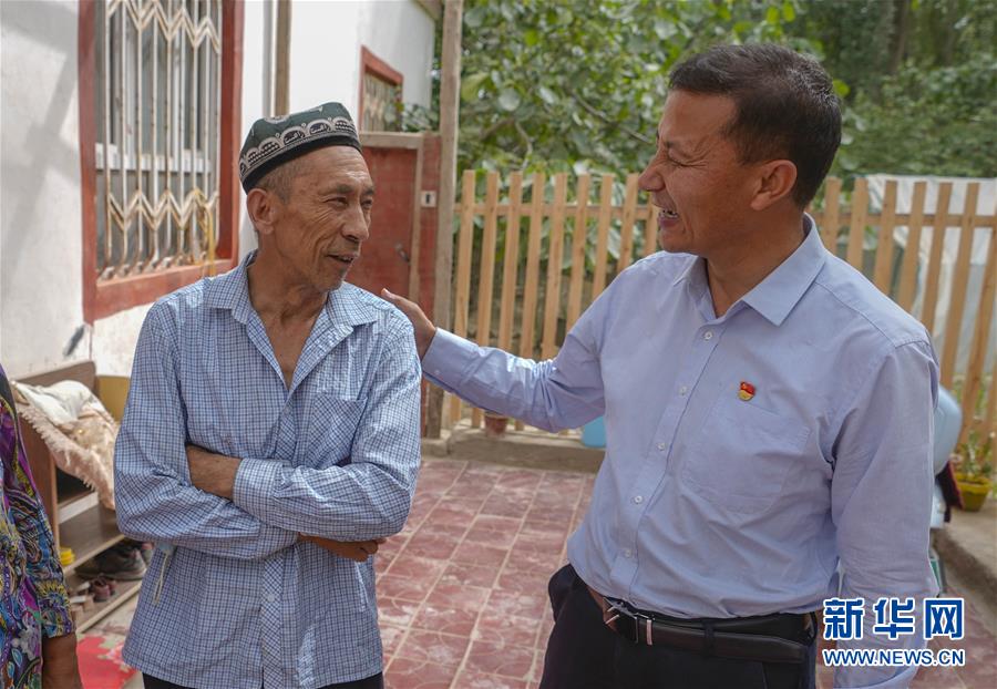 （決戰(zhàn)決勝脫貧攻堅&middot;圖文互動）（5）&ldquo;掃&rdquo;出脫貧路：南疆深貧村巧變&ldquo;創(chuàng)業(yè)村&rdquo;