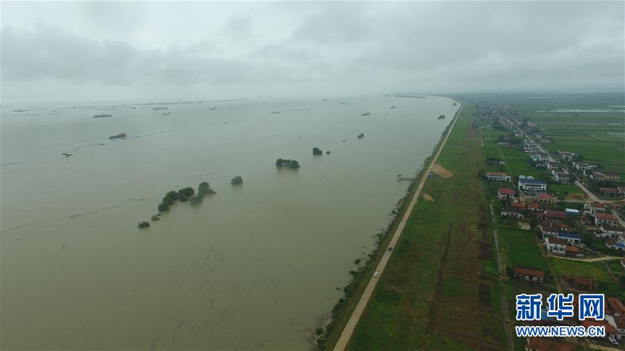 （防汛抗洪&middot;圖文互動）（5）&ldquo;險情不可怕，可怕的是不能及時發(fā)現(xiàn)險情&rdquo;&mdash;&mdash;洞庭湖巡堤查險現(xiàn)場直擊