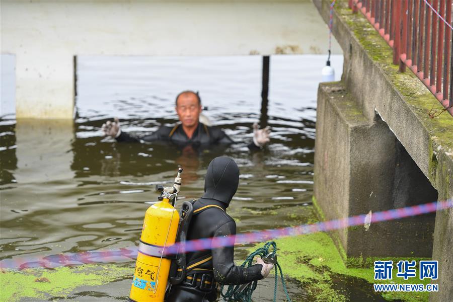 (防汛抗洪·圖文互動(dòng))(6)洞庭“蛙人”:在水下10米打響家園保衛(wèi)戰(zhàn)