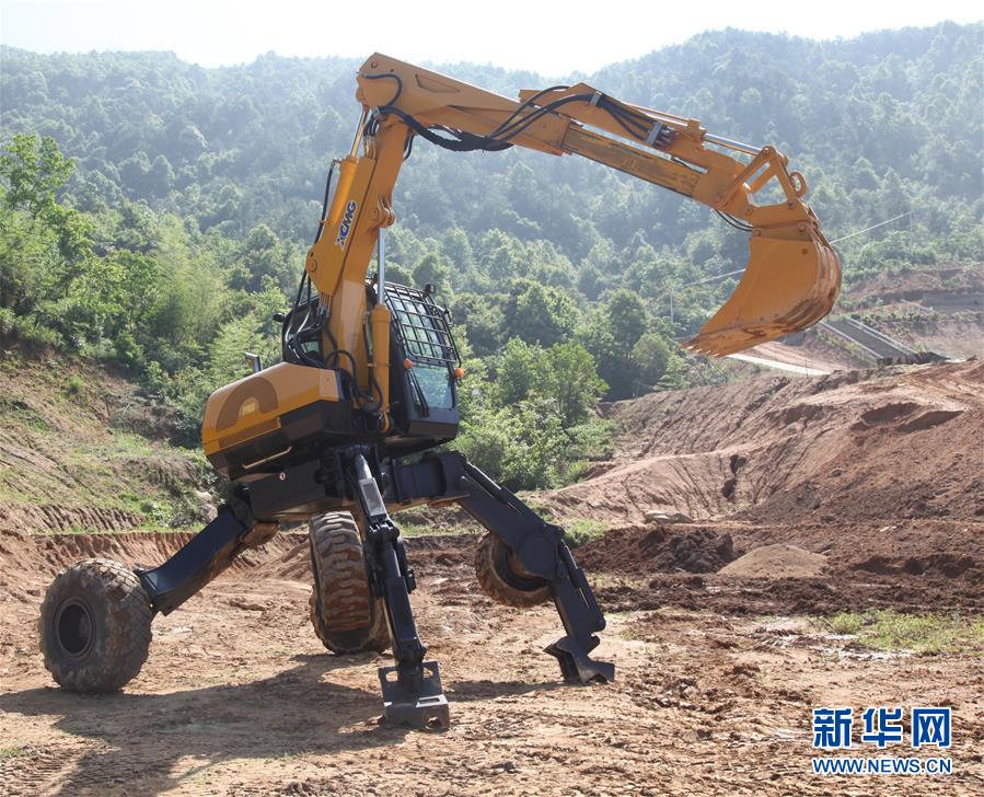 (新華全媒頭條·圖文互動(dòng))(1)抗洪利器助力抗洪一線