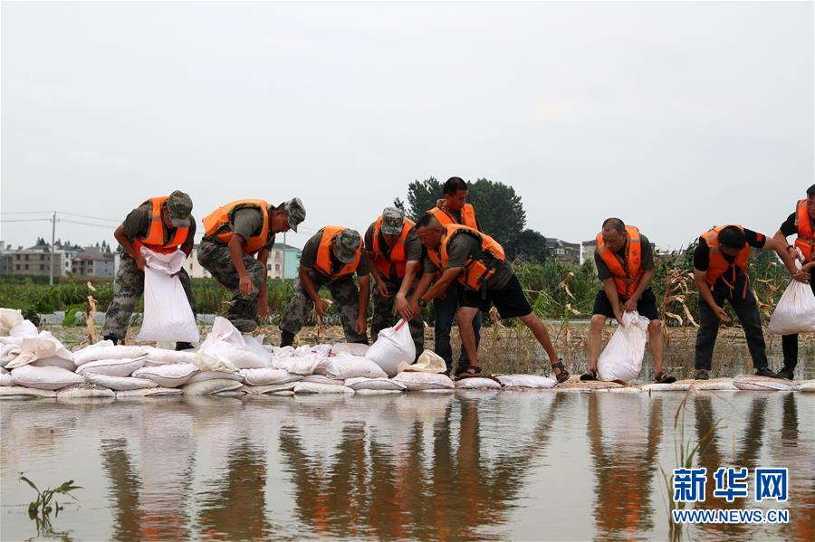 （圖文互動）（1）五十勇士戰(zhàn)江洲&mdash;&mdash;陸軍第71集團(tuán)軍某旅工兵連黨員突擊隊九江搶險記事