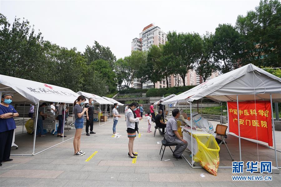 （新華全媒頭條&middot;圖文互動）（5）首都再戰(zhàn)&ldquo;疫&rdquo;，難忘40天&mdash;&mdash;寫在北京應(yīng)急響應(yīng)級別降級之際 