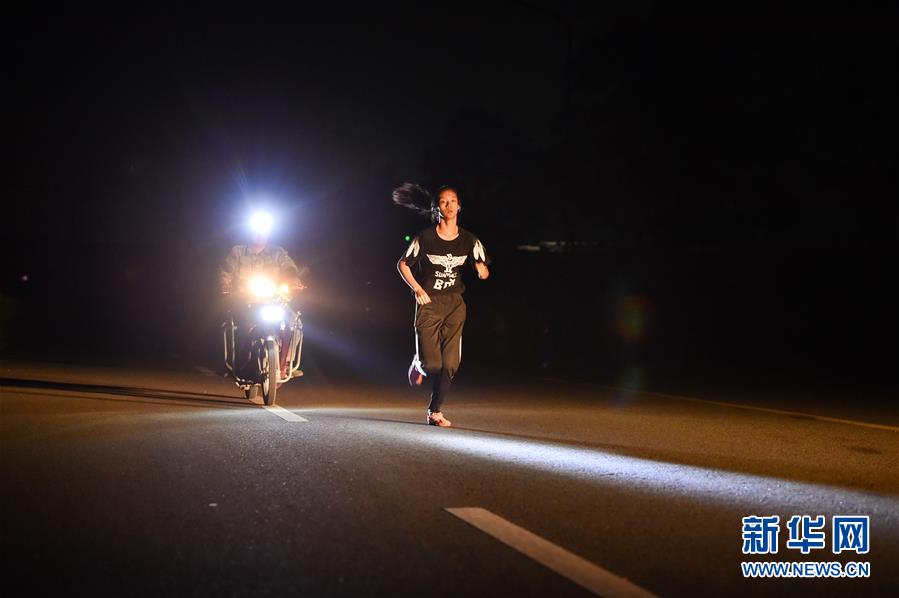 （體育&middot;圖文互動(dòng)）（4）父愛如燈  伴我奔跑