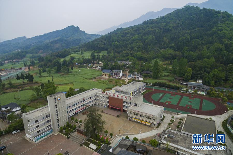 （新華全媒頭條&middot;圖文互動）（12）&ldquo;美麗的中國夢屬于你們&rdquo;&mdash;&mdash;以習近平同志為核心的黨中央關(guān)心少年兒童工作紀實