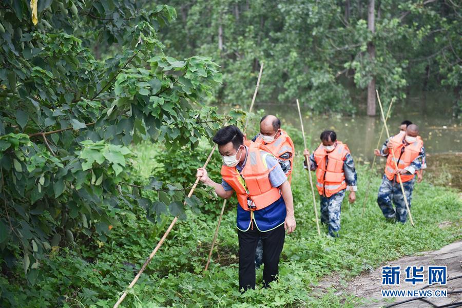 （在習(xí)近平新時代中國特色社會主義思想指引下&mdash;&mdash;新時代新作為新篇章&middot;習(xí)近平總書記關(guān)切事&middot;圖文互動）（2）戰(zhàn)疫魔,斗洪魔&mdash;&mdash;湖北全力應(yīng)對防疫、防汛疊加&ldquo;雙考&rdquo;