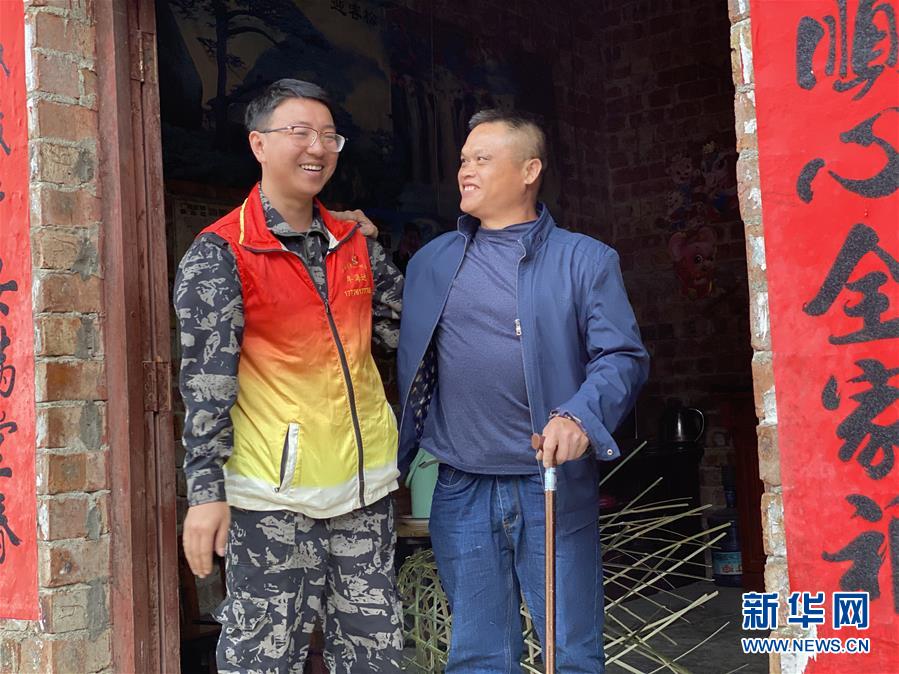 （在習(xí)近平新時(shí)代中國(guó)特色社會(huì)主義思想指引下&mdash;&mdash;新時(shí)代新作為新篇章&middot;習(xí)近平總書(shū)記關(guān)切事&middot;圖文互動(dòng)）（4）青春做伴，西部放歌&mdash;&mdash;走近扎根西部建設(shè)邊疆的大學(xué)生們