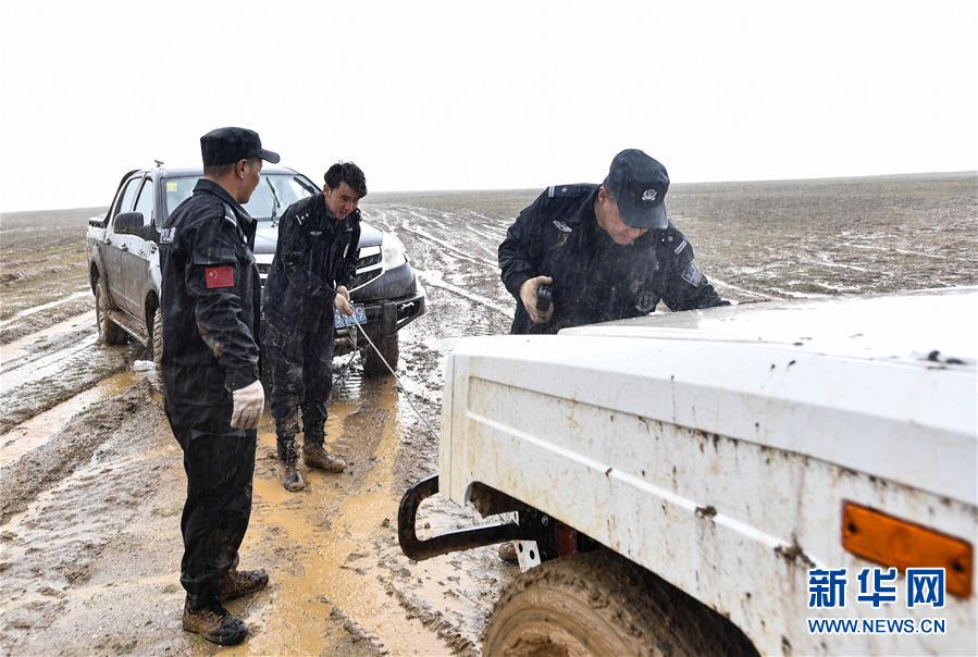 （圖文互動(dòng)）（4）記者手記：可可西里，&ldquo;挪&rdquo;向&ldquo;藏羚羊大產(chǎn)房&rdquo;的14個(gè)半小時(shí)