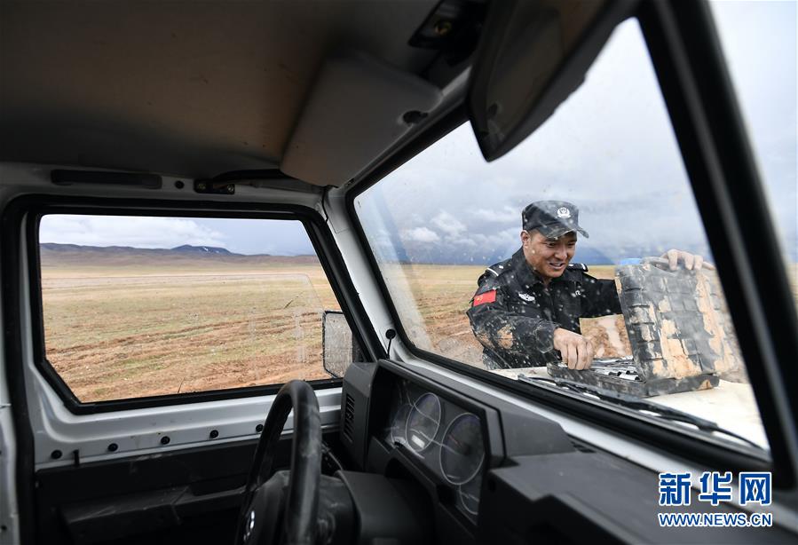 （圖文互動(dòng)）（2）記者手記：可可西里，&ldquo;挪&rdquo;向&ldquo;藏羚羊大產(chǎn)房&rdquo;的14個(gè)半小時(shí)