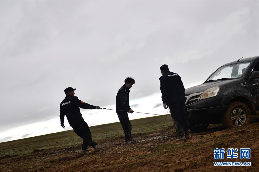 （圖文互動(dòng)）（10）記者手記：可可西里，&ldquo;挪&rdquo;向&ldquo;藏羚羊大產(chǎn)房&rdquo;的14個(gè)半小時(shí)