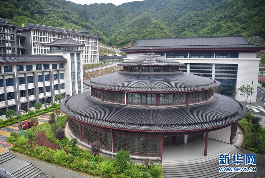 （新華視點(diǎn)&middot;圖文互動）（4）學(xué)校建漂亮點(diǎn)本無錯，為何這所&ldquo;豪華中學(xué)&rdquo;讓人困惑？