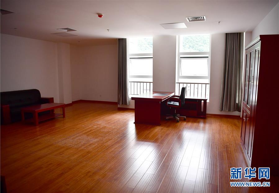 （新華視點(diǎn)&middot;圖文互動）（6）學(xué)校建漂亮點(diǎn)本無錯，為何這所&ldquo;豪華中學(xué)&rdquo;讓人困惑？