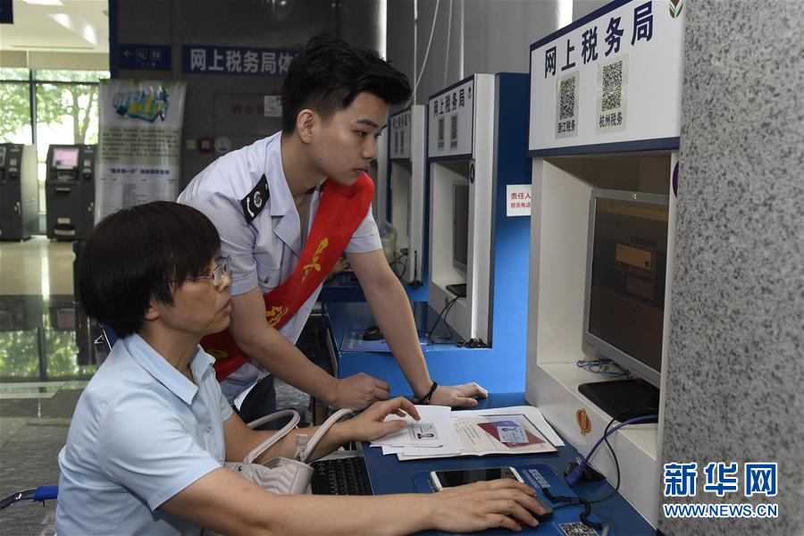 （新華全媒頭條&middot;總書記推動(dòng)的改革身邊事&middot;行政體制改革篇&middot;圖文互動(dòng)）（9）特寫：追問&ldquo;一件事&rdquo;