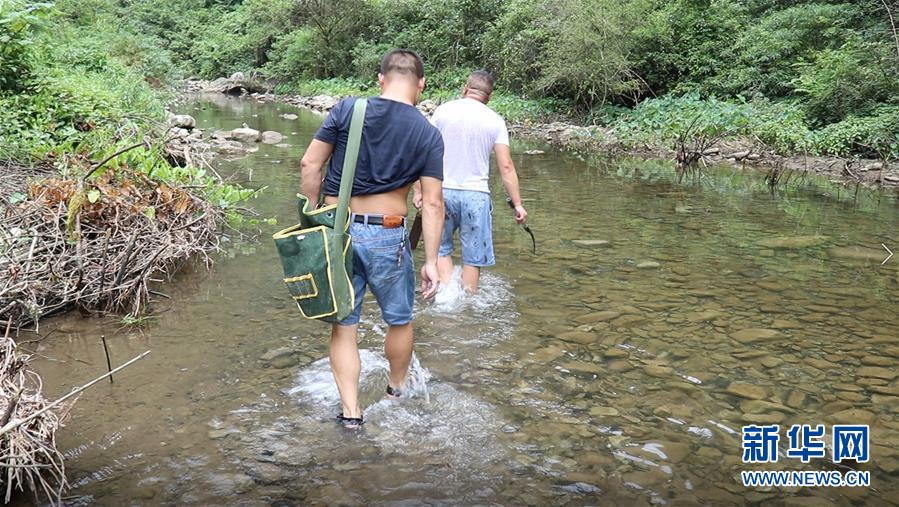 （高溫下的勞動者&middot;圖文互動）（1）高溫襲來，他們用雙手守護貧困大山