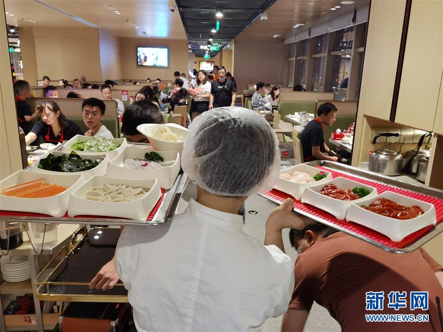 （在習(xí)近平新時代中國特色社會主義思想指引下&mdash;&mdash;新時代新作為新篇章&middot;習(xí)近平總書記關(guān)切事&middot;圖文互動）（2）珍惜盤中餐，狠剎浪費(fèi)風(fēng)&mdash;&mdash;各地積極行動堅決制止餐飲浪費(fèi)