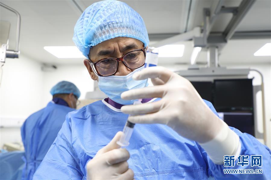 (圖文互動)(3)身披“重甲”來“繡花”——醫(yī)院中的“鉛衣醫(yī)生”